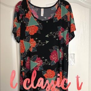 New LuLaRoe Classic T 💕